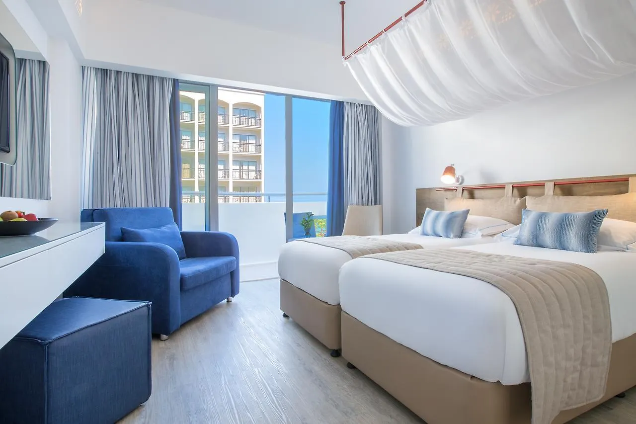 Lordos Beach Hotel & Spa Larnaca 4*,